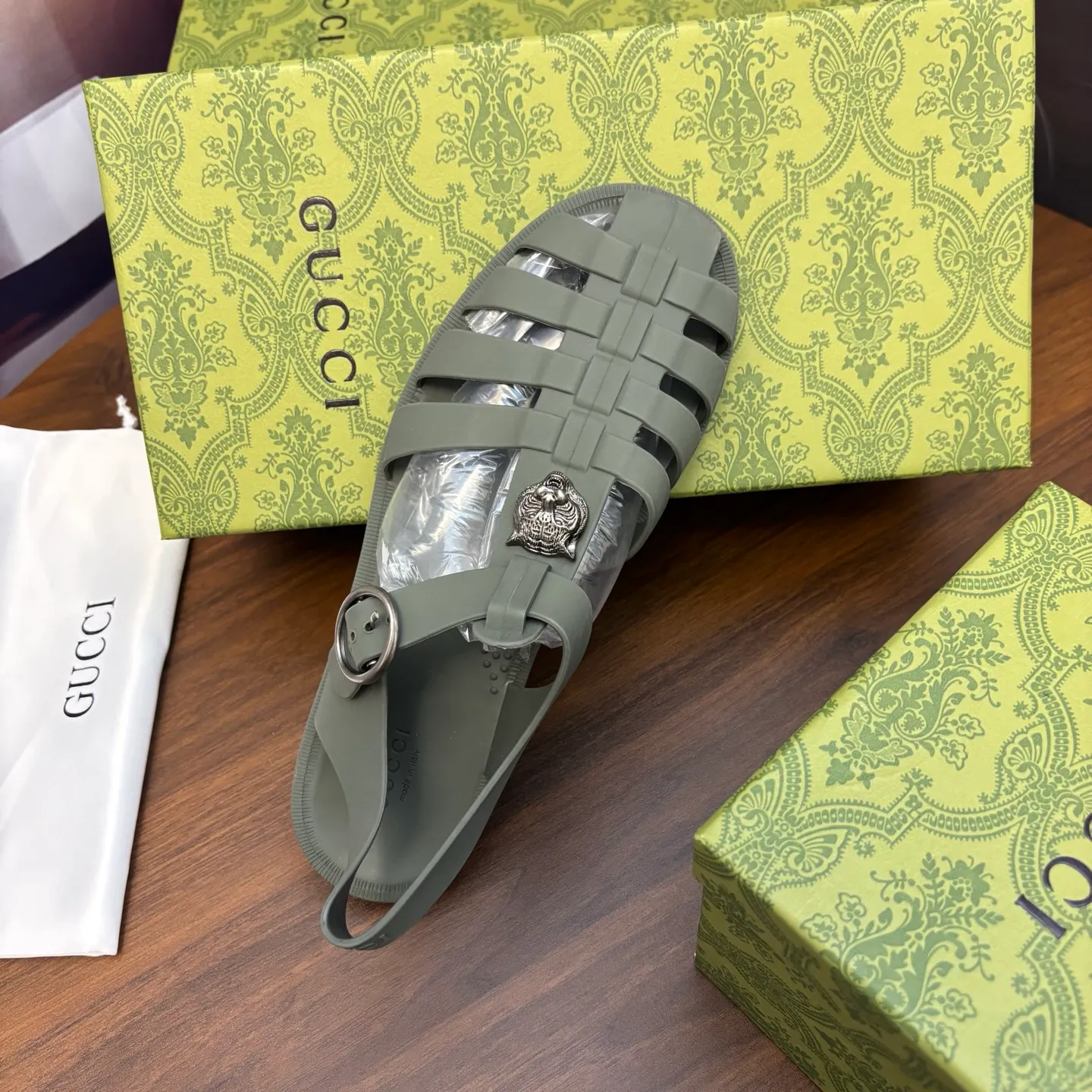 Men's shoes 260💰 [Gucci] Counter quality, top-quality original goods, real photos! Original TPU material, fine workmanship, comfortable; genuine 1:1 replica Size: 36 ~ 46